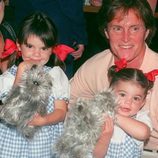 Kylie y Kendall Jenner con su padre Caitlyn Jenner cuando eran pequeñas