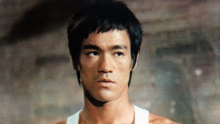 Bruce Lee en la grabación de una película