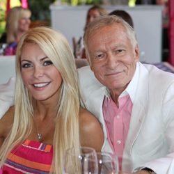 Hugh Hefner y su mujer Crystal Harris en el acto de la 'Playmate del Año 2013'