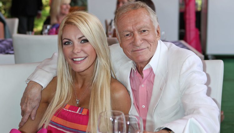 Hugh Hefner y su mujer Crystal Harris en el acto de la 'Playmate del Año 2013'