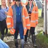 Cara Delevingne y Suki Waterhouse en Glastonbury 2016