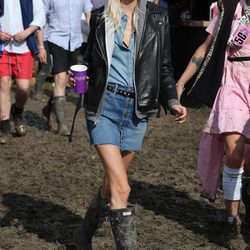 Poppy Delevingne en el festival de Glastonbury 2016