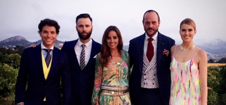 Adriana Abenia,  Sergio Abad, Nacho Montes, Carmen Alcayde y Antonio Rossi en la boda de Álvaro de la Lama y Emilia Alfaro