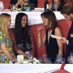 Carolina de Mónaco charla con Tatiana Santo Domingo, Alexandra de Hannover y Andrea Casiraghi en el concurso de saltos de Monte-Carlo 2016