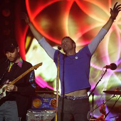 Chris Martin durante su  concierto en Glastonbury