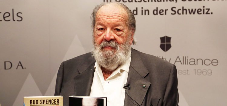 Bud Spencer durante una sesión de autógrafos en Berlín