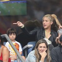 Shakira, Milan y Sasha Piqué, Montserrat Bernabéu, Tonito, Carlos Vives y Claudia Elena Vásquez en el partido Italia-España en la Eurocopa 2016