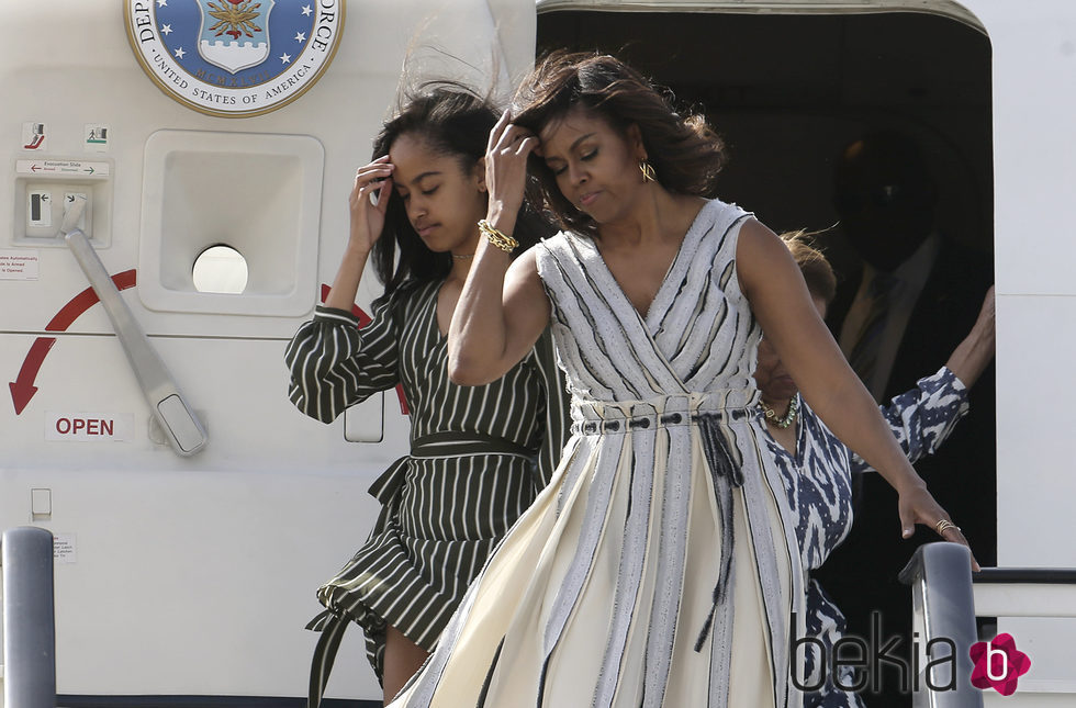 Michelle Obama y su hija Malia a su llegada a Madrid