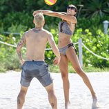 James Rodríguez haciendo deporte con su mujer