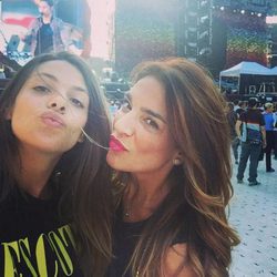 Raquel Bollo y Laura Matamoros en Berlín en el concierto de Coldplay