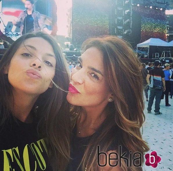 Raquel Bollo y Laura Matamoros en Berlín en el concierto de Coldplay