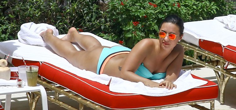 Demi Lovato disfrutando de sus vacaciones