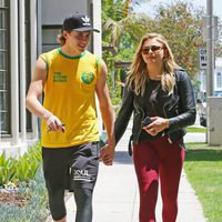 Chloe Moretz y Brooklyn Beckham, cogidos de la mano en Beverly Hills