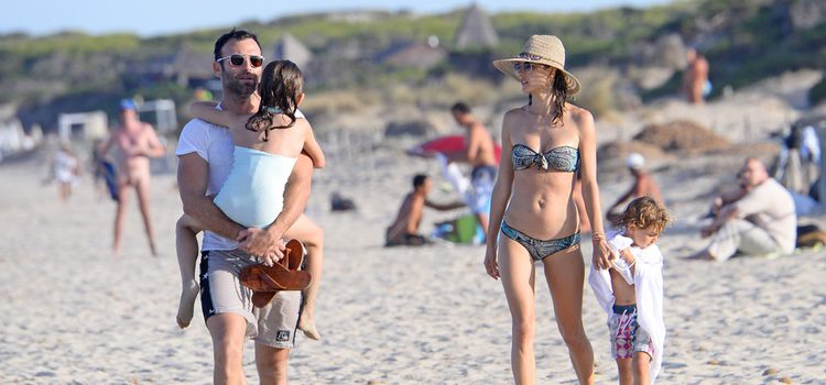 Alessandra Ambrosio de vacaciones con su familia en Ibiza