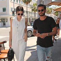 Kendall Jenner y Scott Disick por las calles de Beverly Hills