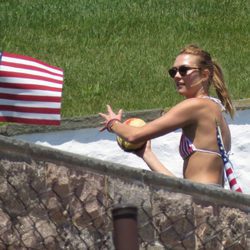 Karlie Kloss celebrando el Día de la Independencia en Rhode Island