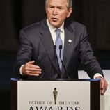 George W. Bush durante 74º edición de los premios anuales 'Father of the Year'