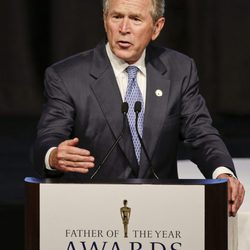 George W. Bush durante 74º edición de los premios anuales 'Father of the Year'