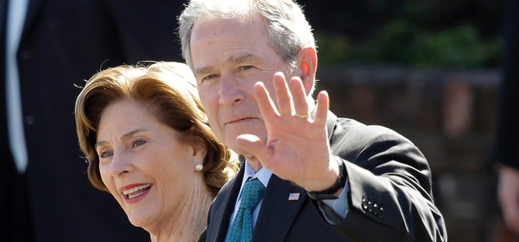 George W. Bush and Laura Lane durante el 50º aniversario de '¿Bloody Sunday?'