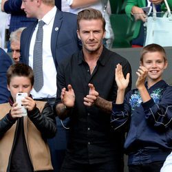 David Beckham con sus hijos Romeo y Cruz en Wimbledon 2016