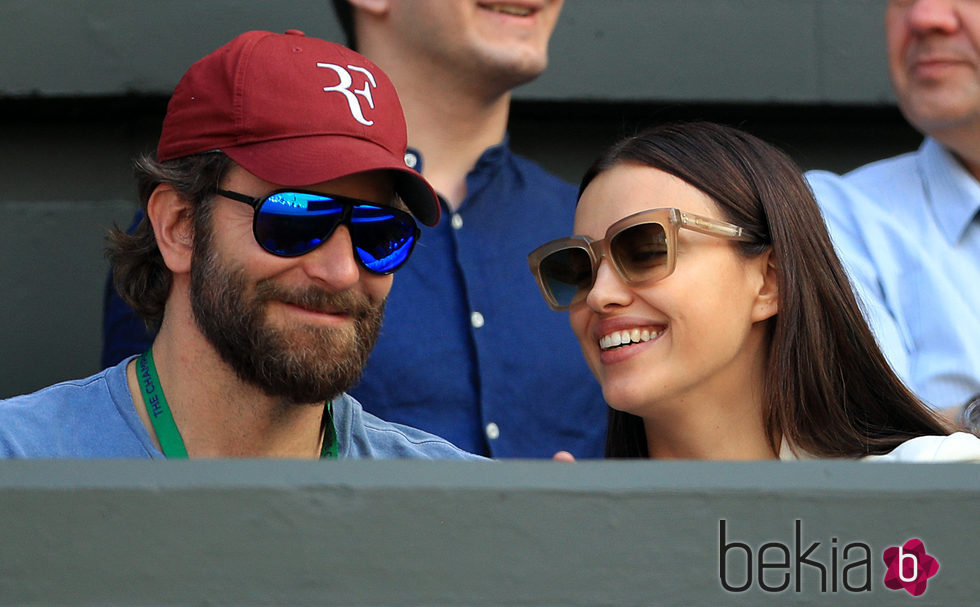 Irina Shayk y Bradley Cooper muy acaramelados en Wimbledon 2016