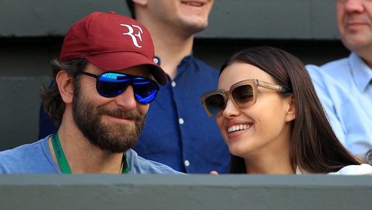 Irina Shayk y Bradley Cooper muy acaramelados en Wimbledon 2016