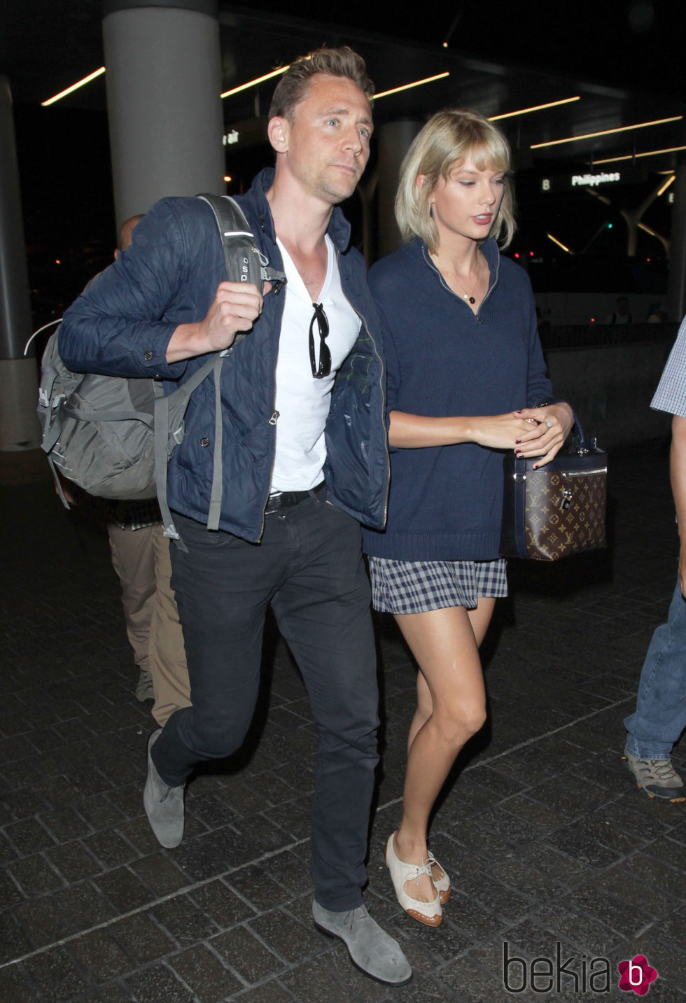 Taylor Swift y Tom Hiddleston en el aeropuerto de Los Angeles