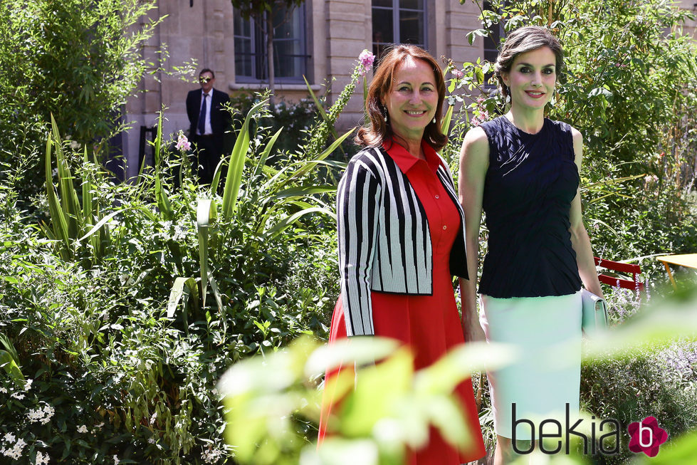 La Reina Letizia y Ségoléne Royal antes de su almuerzo privado en París