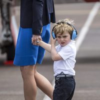 Jorge de Cambridge durante su visita oficial a una base aérea