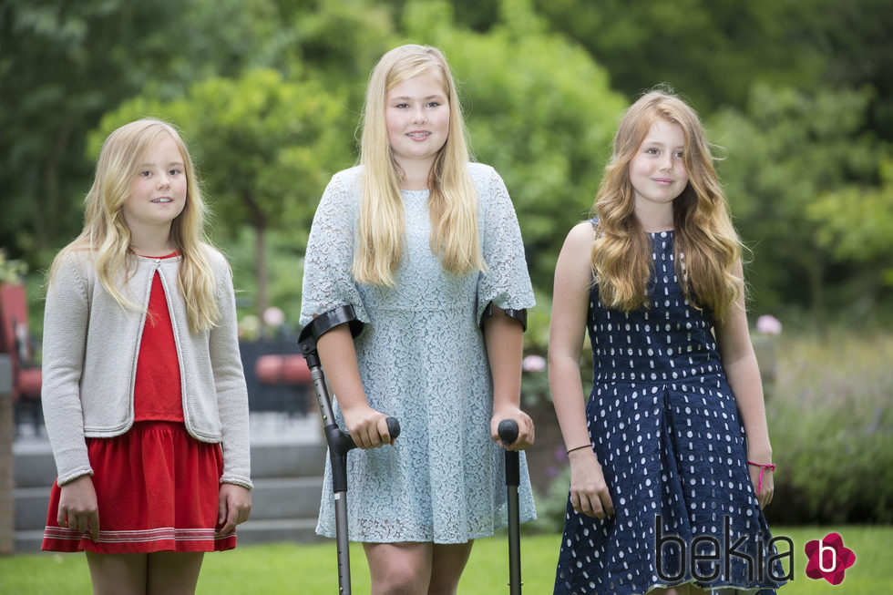 Las princesas de Holanda Amalia, Alexia y Ariane en  el posado de verano 2016