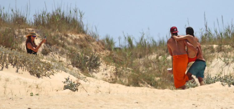 Juan Carmona tras haberse lesionado el tobillo en la playa