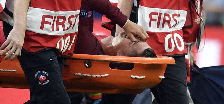 Cristiano Ronaldo llorando tras su lesión en la final de la Eurocopa 2016