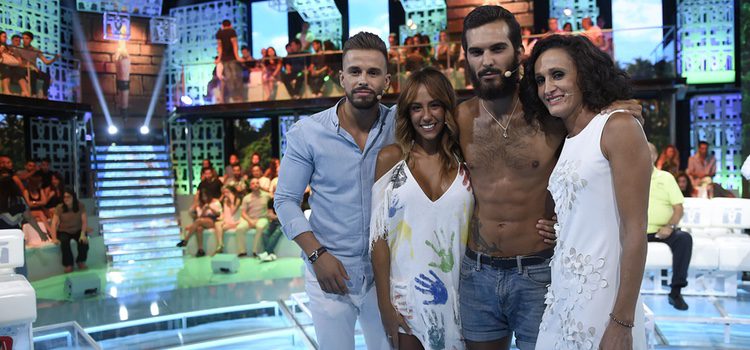 Cristian, Steisy, Suso y Dulce en el plató de de 'Supervivientes'