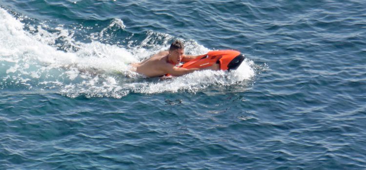 Cristiano Ronaldo surcando el Mediterráneo con una tabla a motor