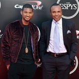 Usher y el boxeador profesional Sugar Ray Leonard en los premios ESPY 2016