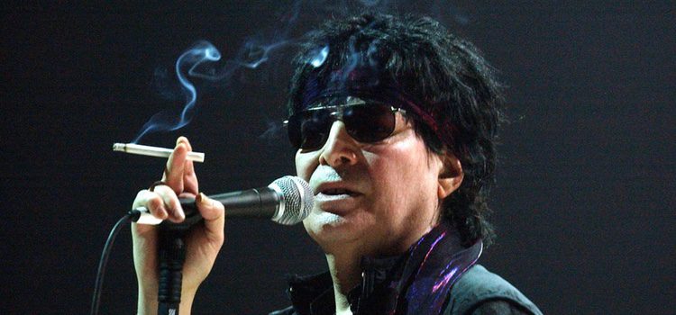 Alan Vega durante su actuación en el festival IDEAL en 2004