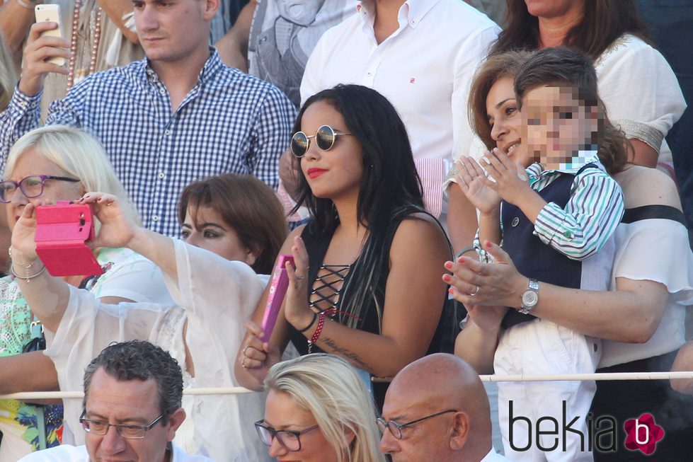 Gloria Camila, José Fernando y la mujer de José Ortega Cano en la plaza de toros de Benidorm