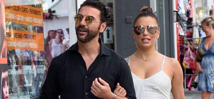 Eva Longoria y José Antonio Bastón disfrutando de las calles de Marbella