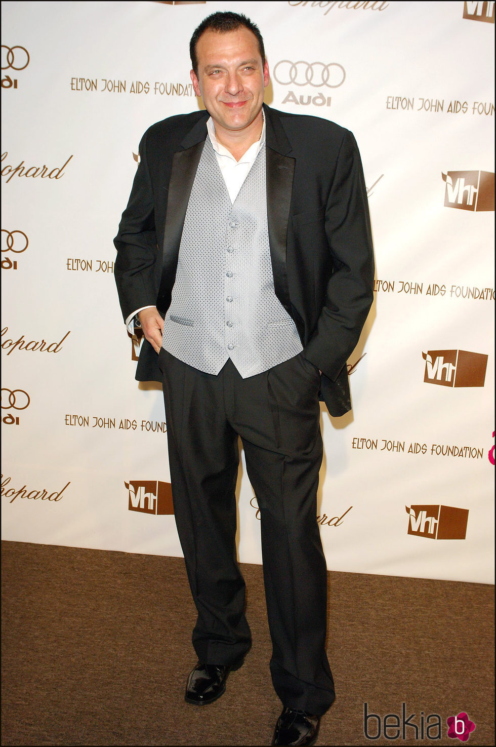 Tom Sizemore posando en la fiesta de Elton John