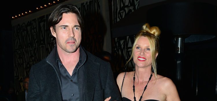 Nicollette Sheridan y su marido Aaron Phypers en Los Ángeles