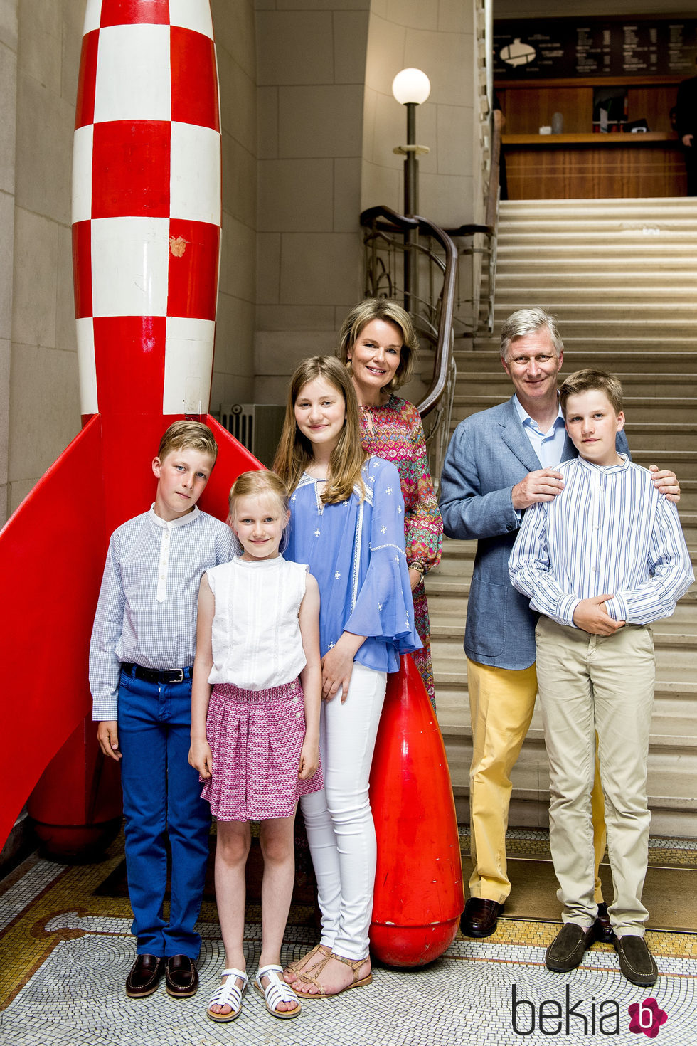 Felipe y Matilde de Bélgica con sus hijos en el Museo del Cómic de Bruselas