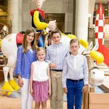 Isabel, Leonor, Gabriel y Emmanuel de Bélgica en el Museo del Cómic de Bruselas