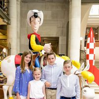 Isabel, Leonor, Gabriel y Emmanuel de Bélgica en el Museo del Cómic de Bruselas