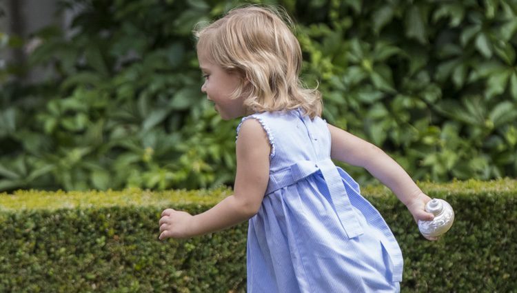 Leonor de Suecia echa a correr durante un posado de verano en Solliden