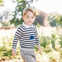 El Príncipe Jorge de Cambridge posando por su tercer cumpleaños