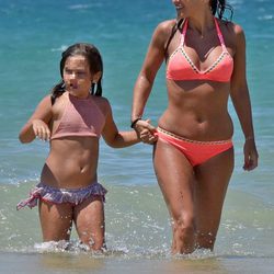 Paula Echevarría con su hija Daniella Bustamante en Cádiz