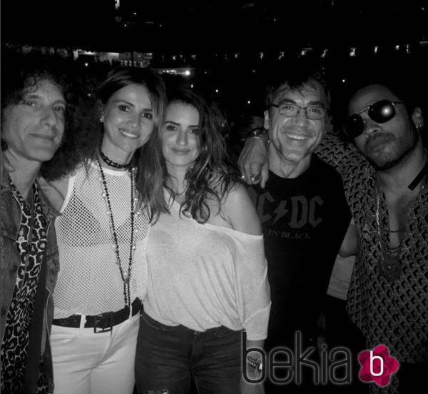 Javier Bardem, Penélope Cruz y Goya Toledo en el concierto de Lenny Kravitz en Nueva York