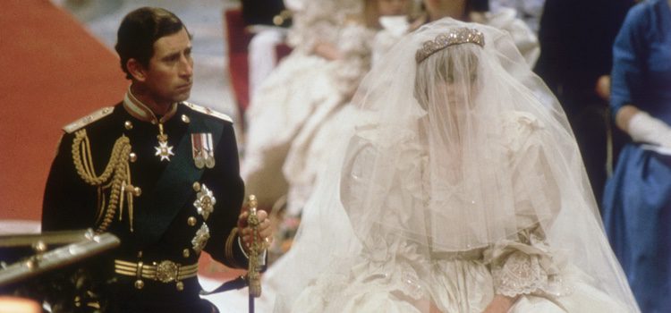 Carlos de Inglaterra y Diana de Gales el día de su boda en 1981