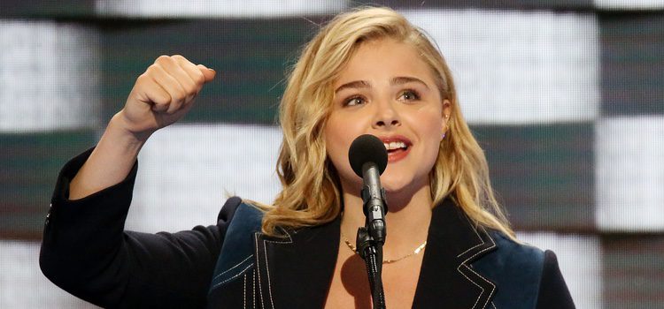 La actriz Chloe Moretz en la Convención Demócrata de Hillary Clinton