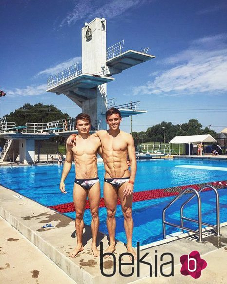 Tom Daley y Daniel Goodfellow luciendo cuerpazo